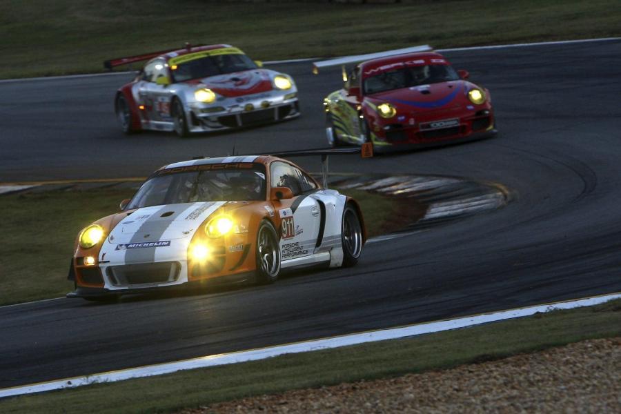  Porsche 911 GT3 R Hybrid 2010 года  (фото 3 из 36)